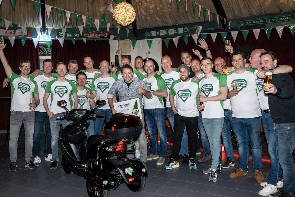 V.V. Bavel-Superstars steken lid Bart hart onder de riem | v.v. Bavel